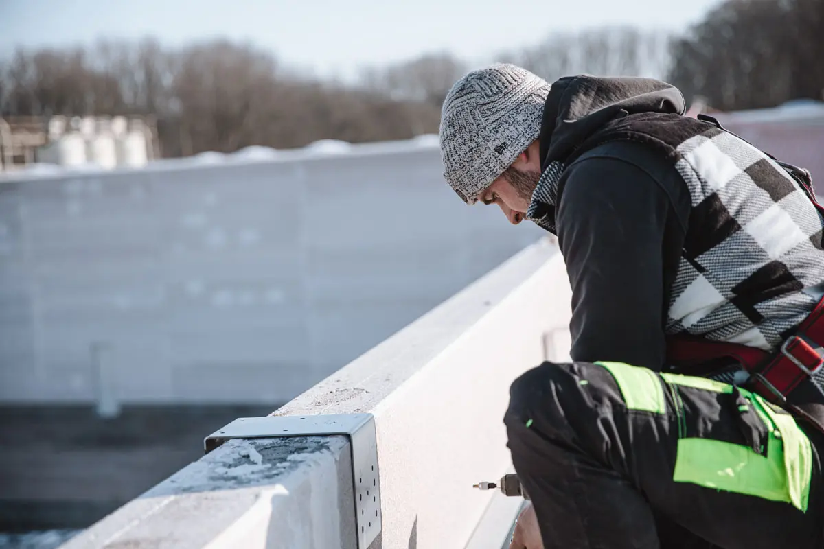 ueber-uns-galerie-arbeit-dachrand